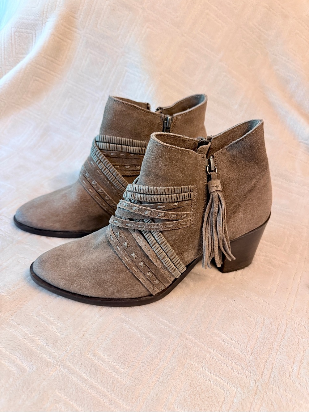 Naughty Monkey Ankle Boot Sz 8 taupe suede Leather Tassle Western Zip Booties